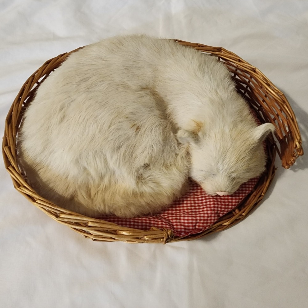 Realistic‎ White Sleeping Cat in Basket Figurine Soft Real Feel Fur. SEE PHOTOS